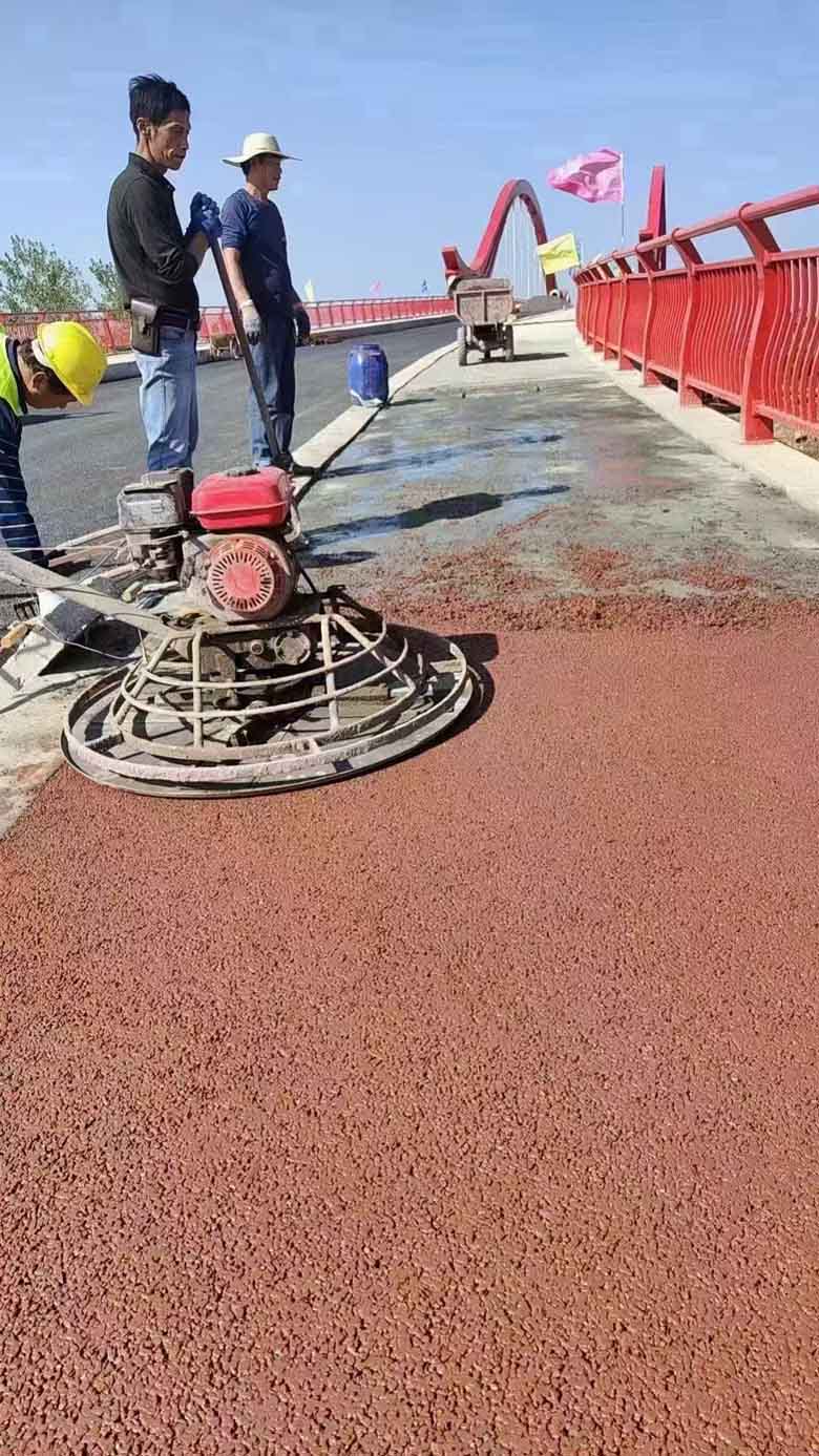 彩色透水混凝土施工中